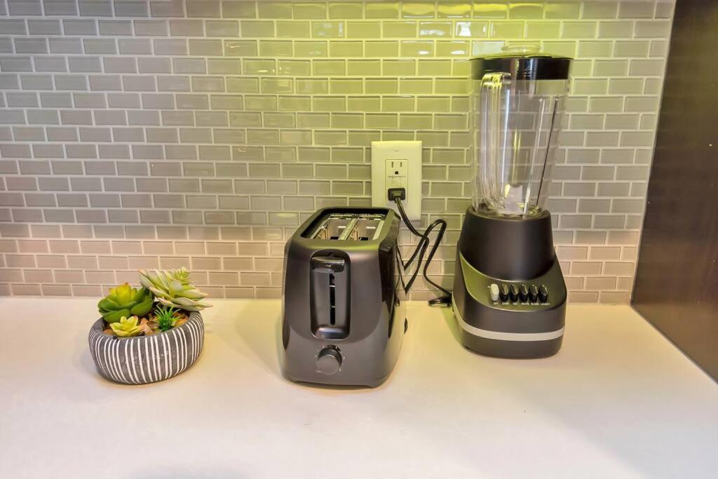 Penthouse Cool-Oasis-In-Houston-Rental Car Available-View-Great-Sleep Dış mekan fotoğraf