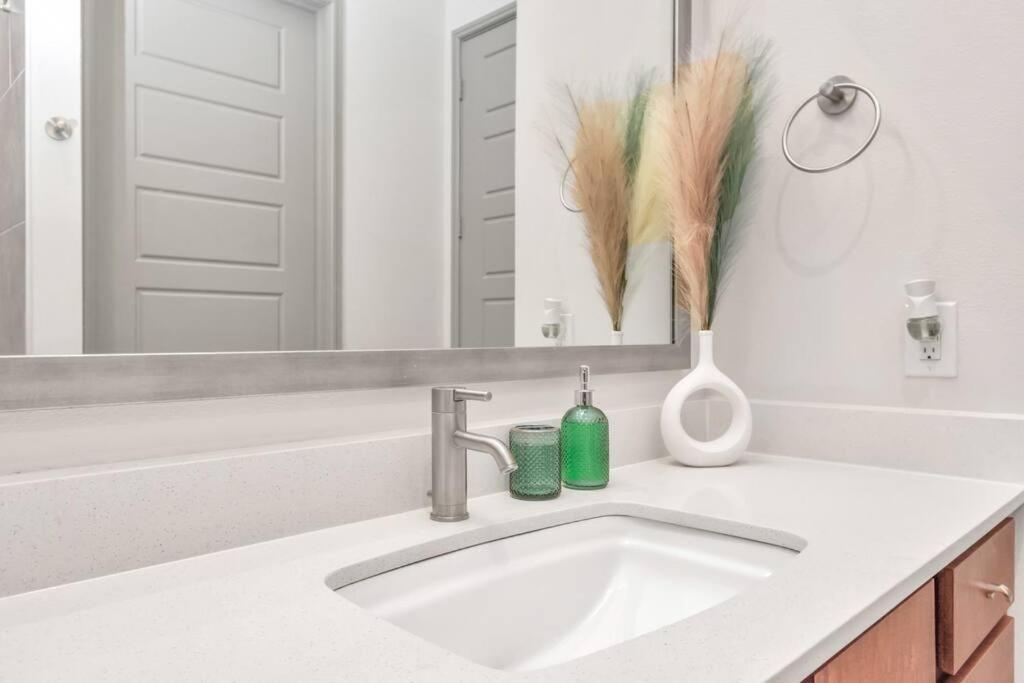 Penthouse Cool-Oasis-In-Houston-Rental Car Available-View-Great-Sleep Dış mekan fotoğraf