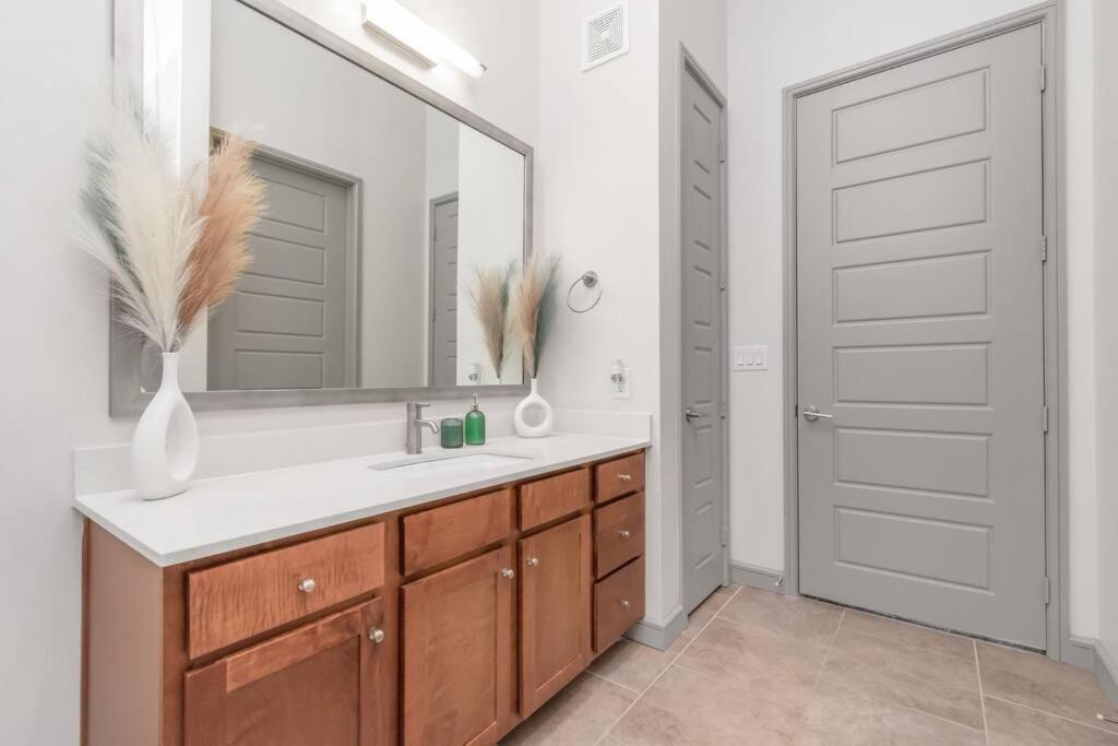 Penthouse Cool-Oasis-In-Houston-Rental Car Available-View-Great-Sleep Dış mekan fotoğraf